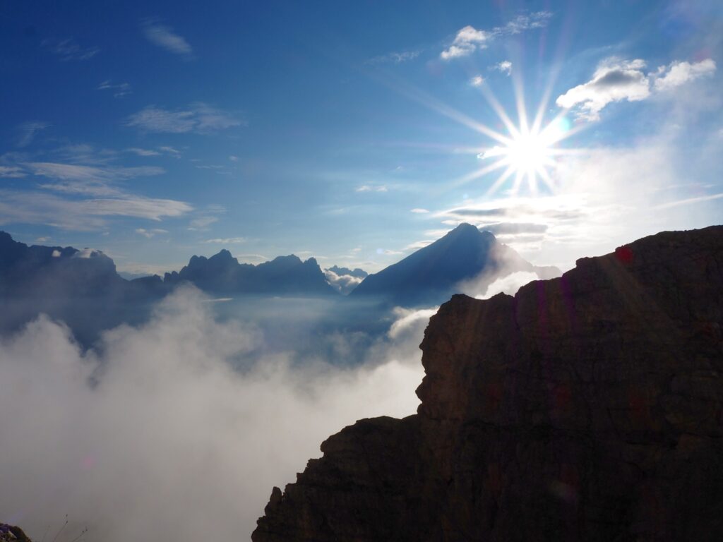 Alba dietro l'Antelao