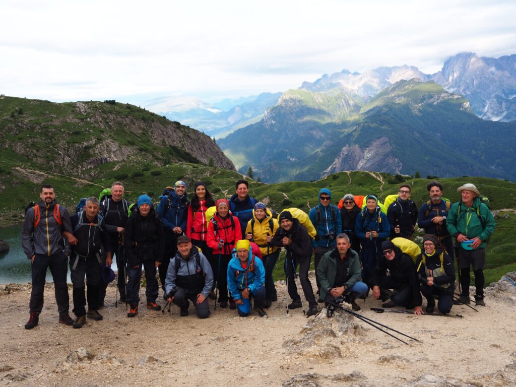 Foto di gruppo sul lago Coldai