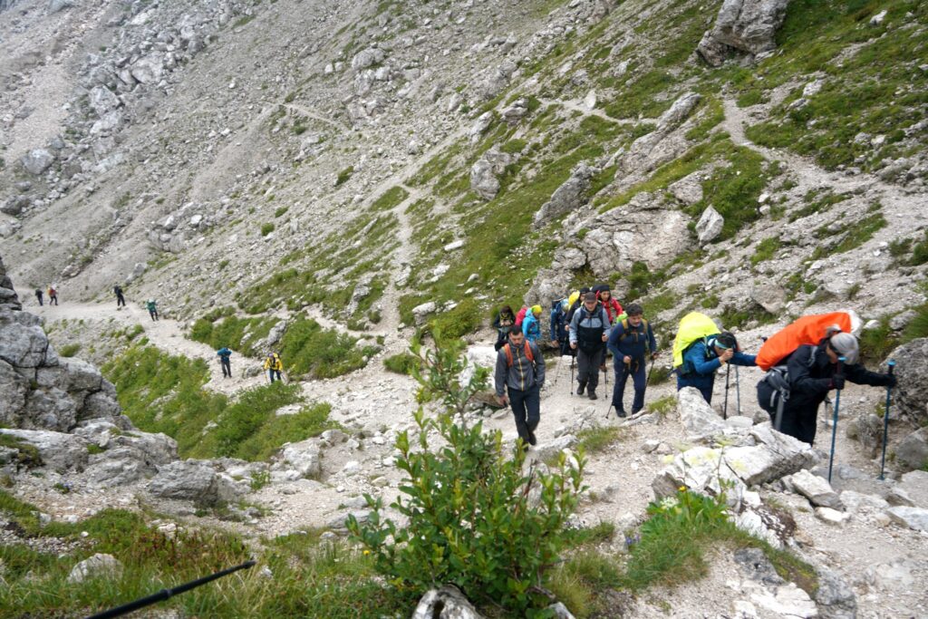 Sotto il Civetta verso la forcella Col Negro